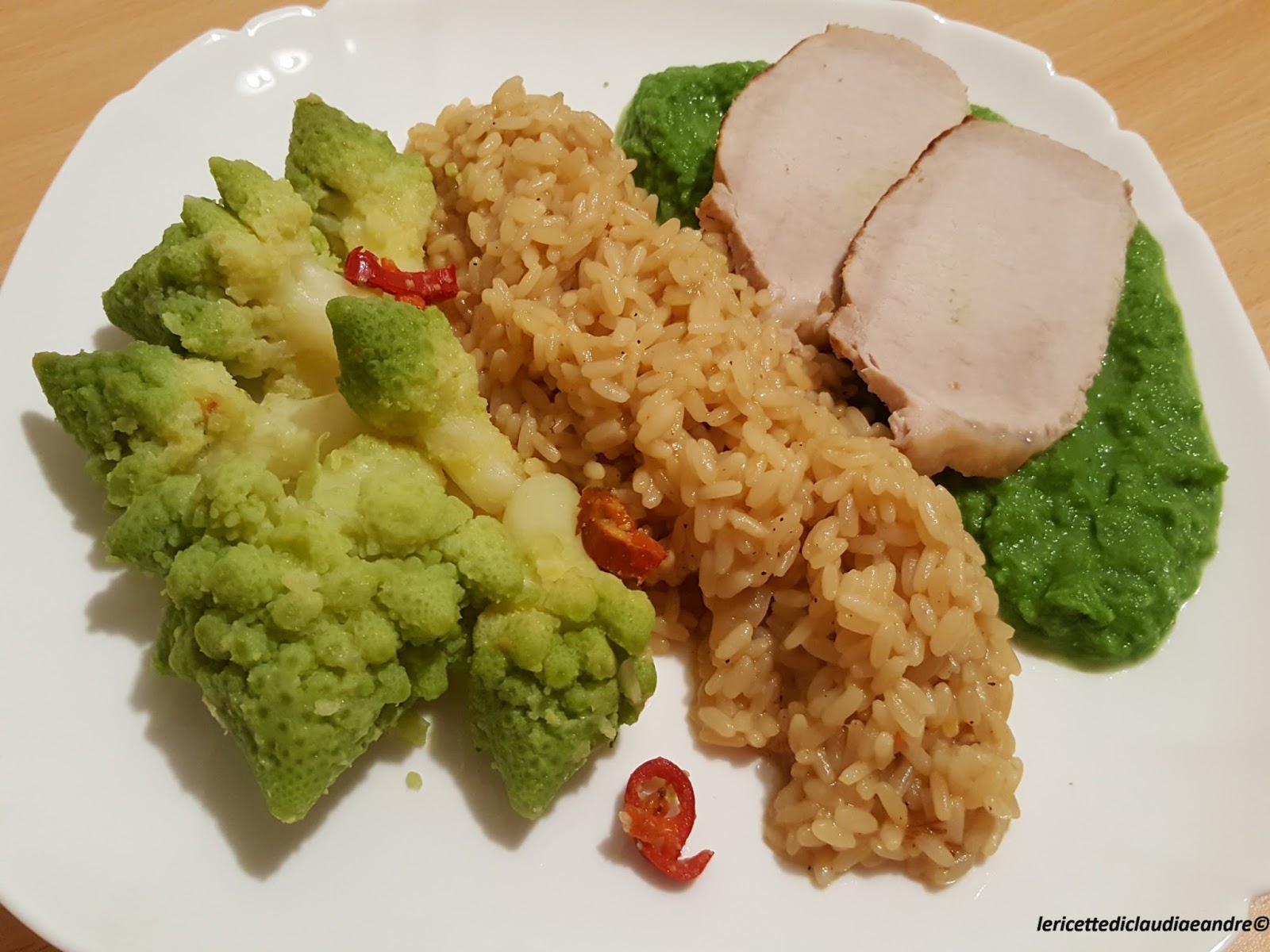 Risotto e fettine di lonza su salsa di cavolo romanesco