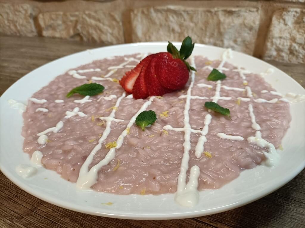 Risotto fragole e champagne con salsa al caprino: ricetta