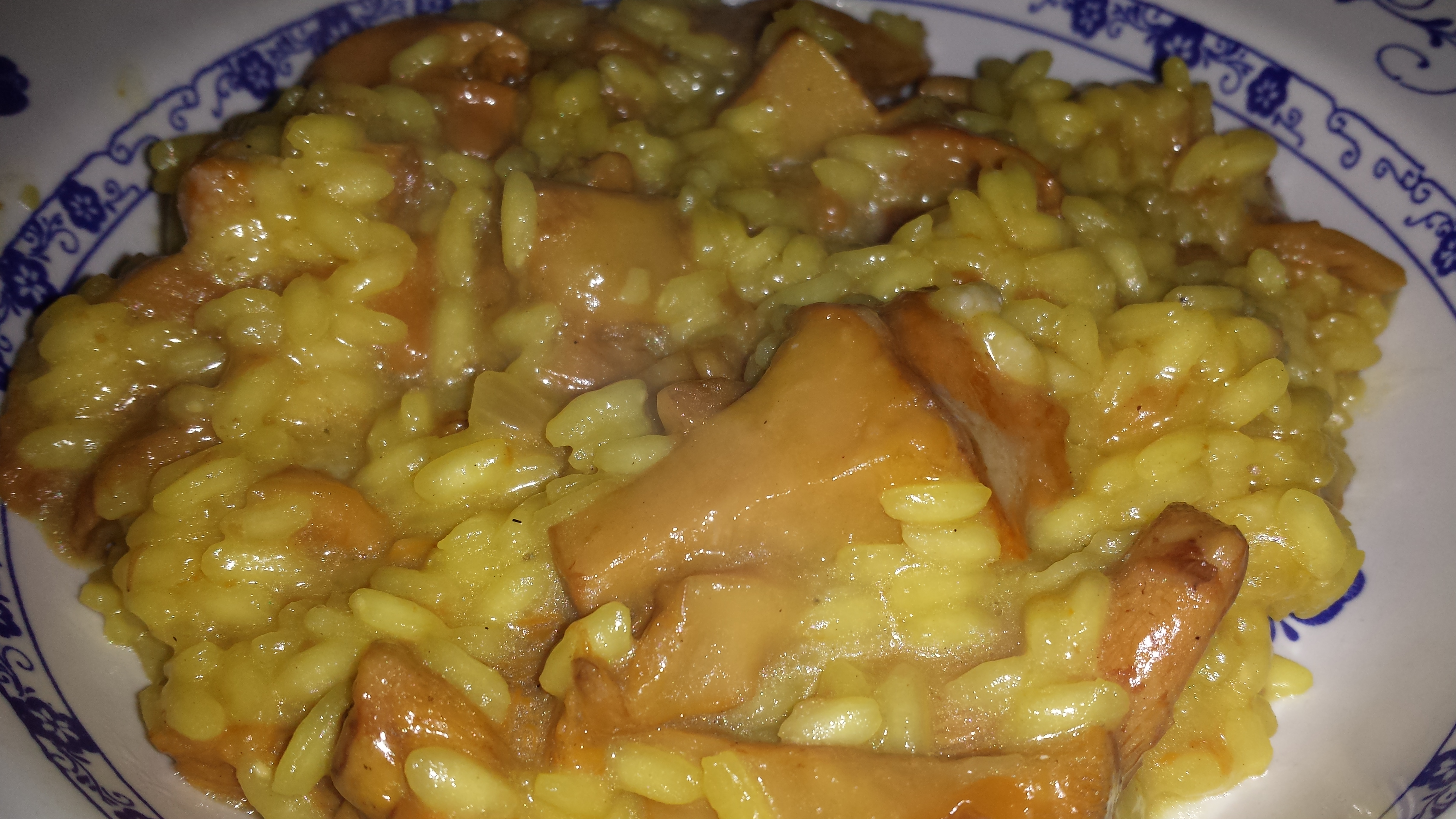 Risotto giallo ai funghi finferli