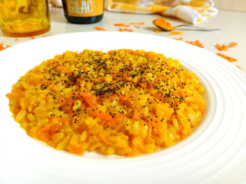 Risotto integrale con carote curcuma e birra chiara