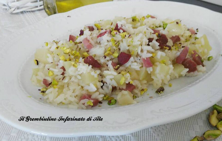 Risotto mele e speck in granella di pistacchi