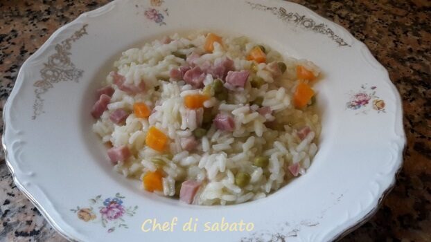 Risotto piselli carote e prosciutto