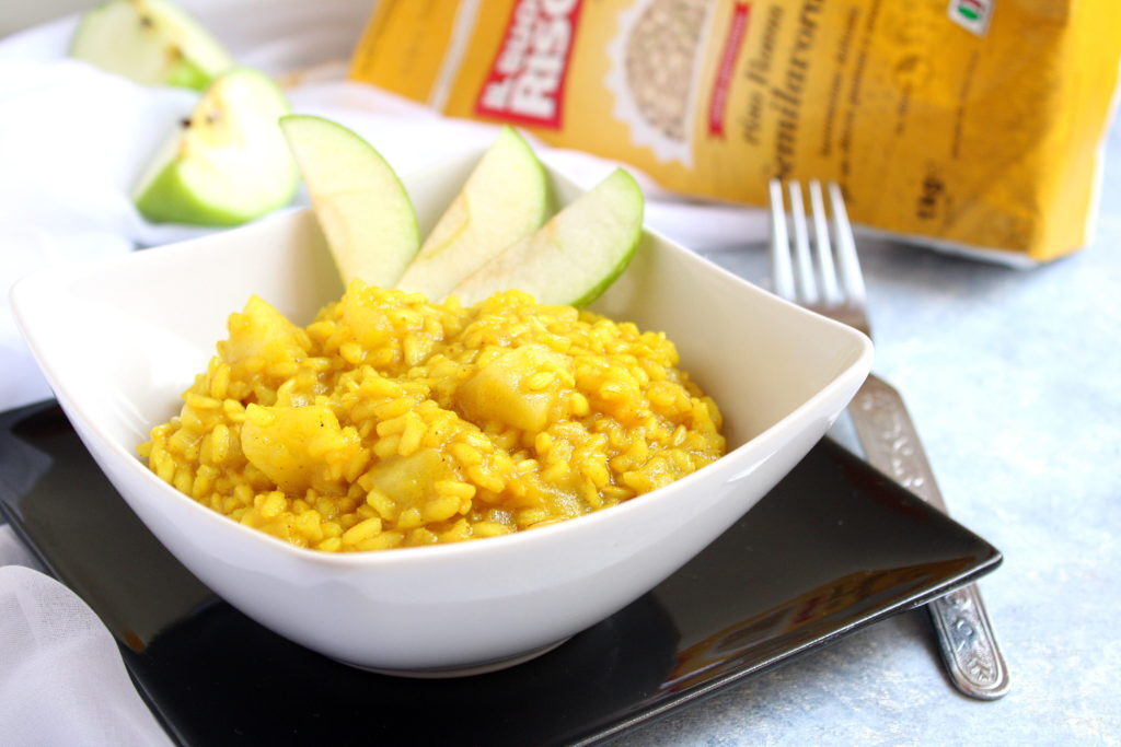 Risotto semintegrale con mela e curry