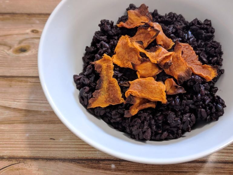 Risotto senza burro con riso venere e zucca speziata