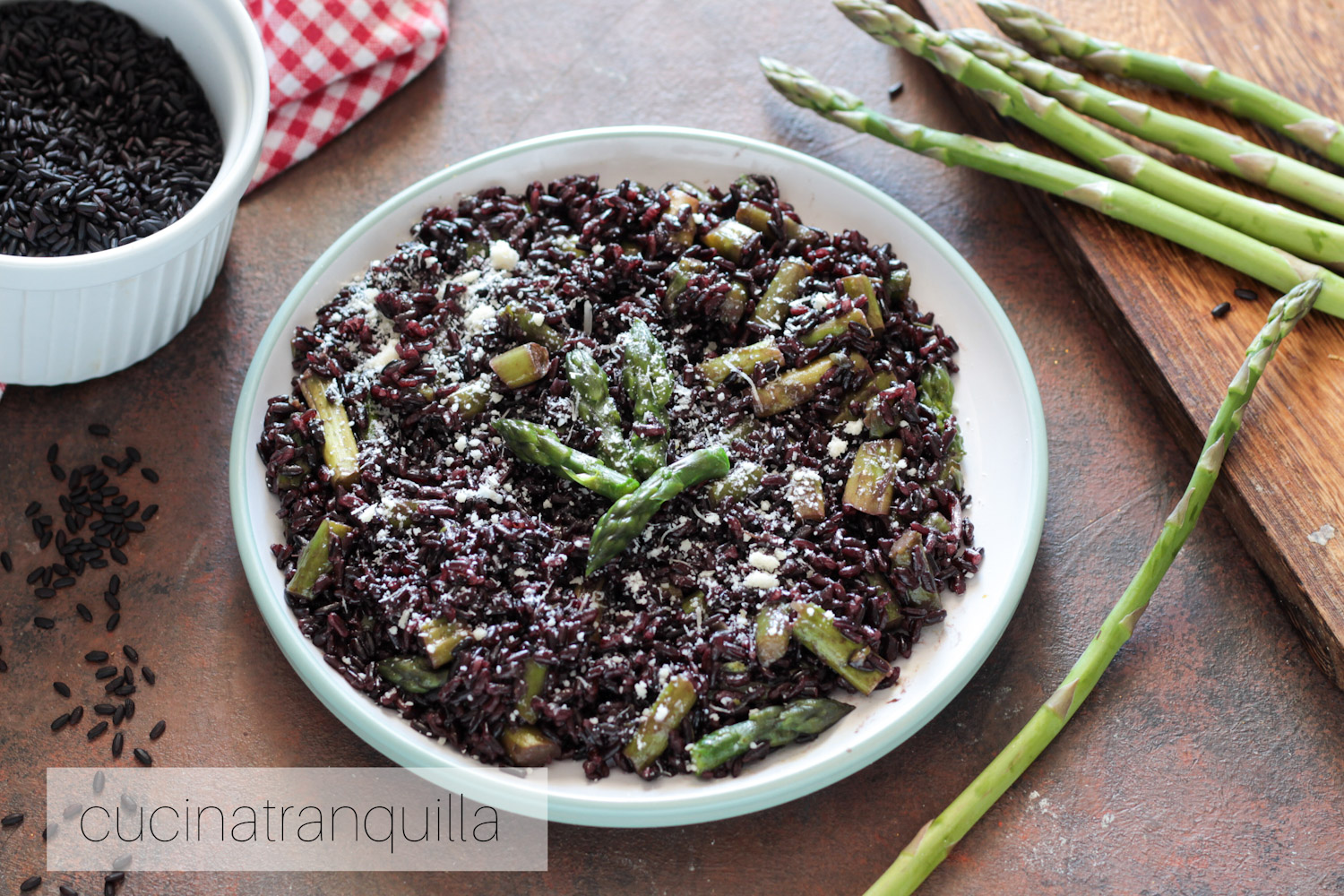 Risotto venere con asparagi