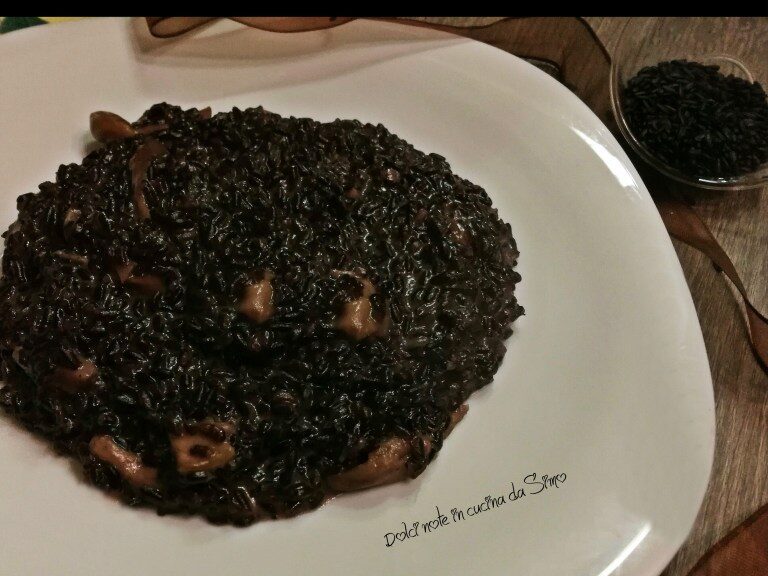 Risotto venere con funghi porcini e crescenza
