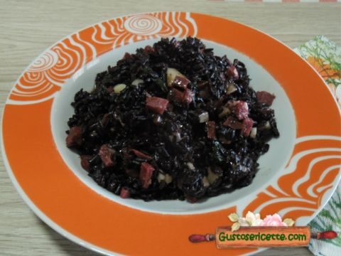 Risotto viola cavolini di bruxelles e salame