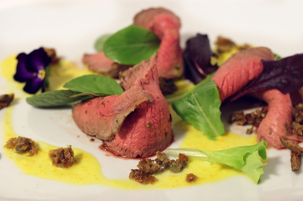 Roast beef senape e rosmarino con salsa agrumata – ricetta cannavacciuolo