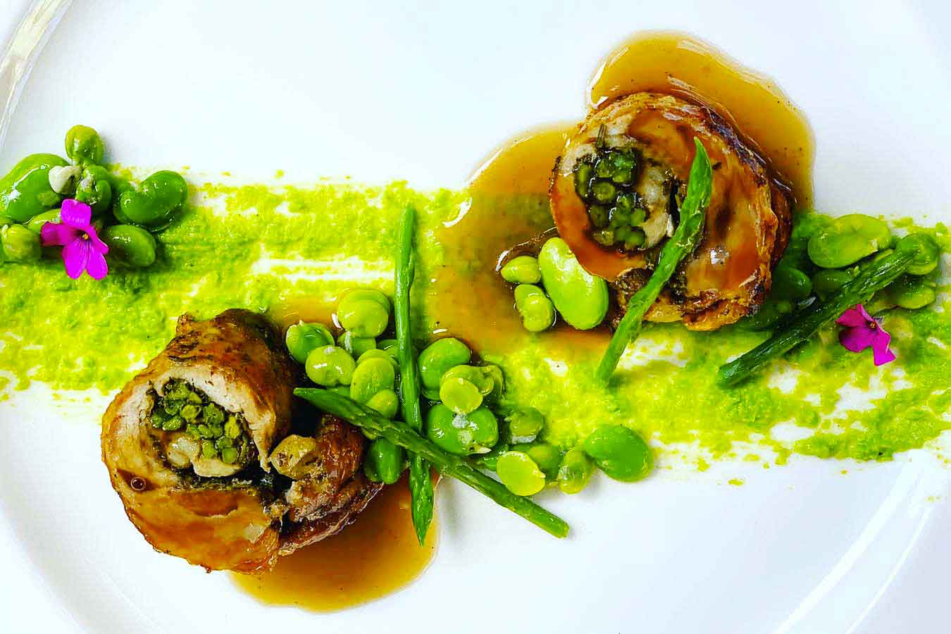 Rollè di agnello, crema di piselli e fave