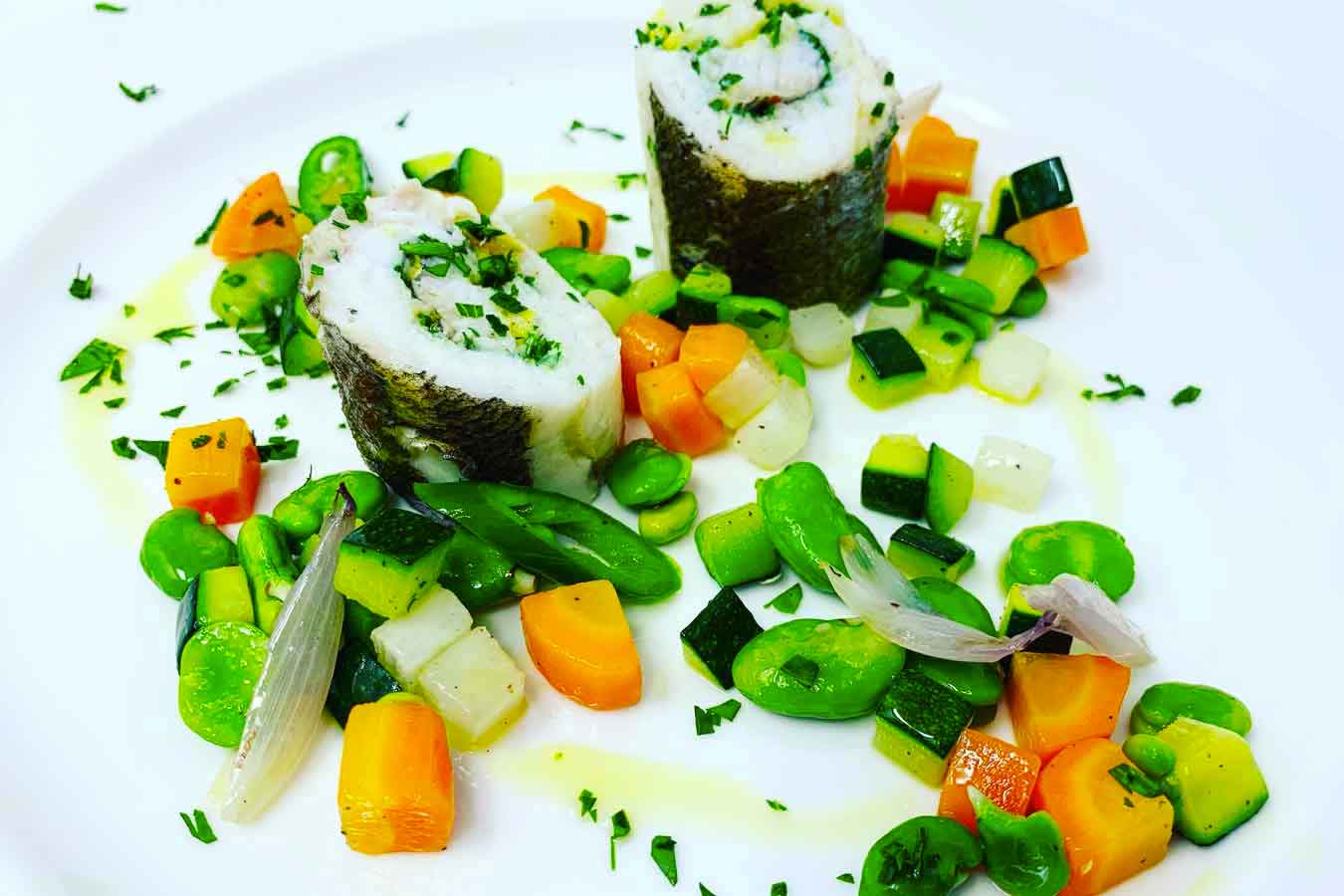 Rollè di nasello con macedonia di verdure