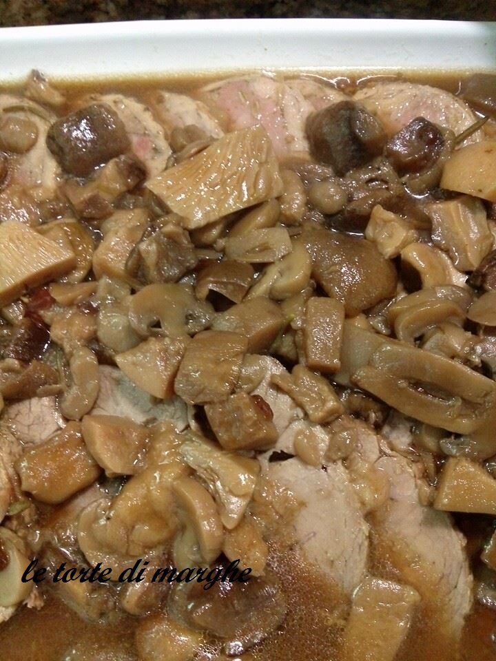 Rollè di vitello ripieno con salsiccia e funghi