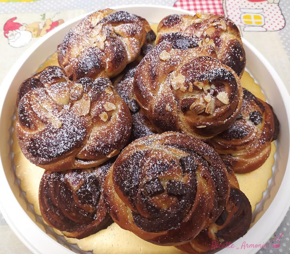 Rose di brioche con nutella