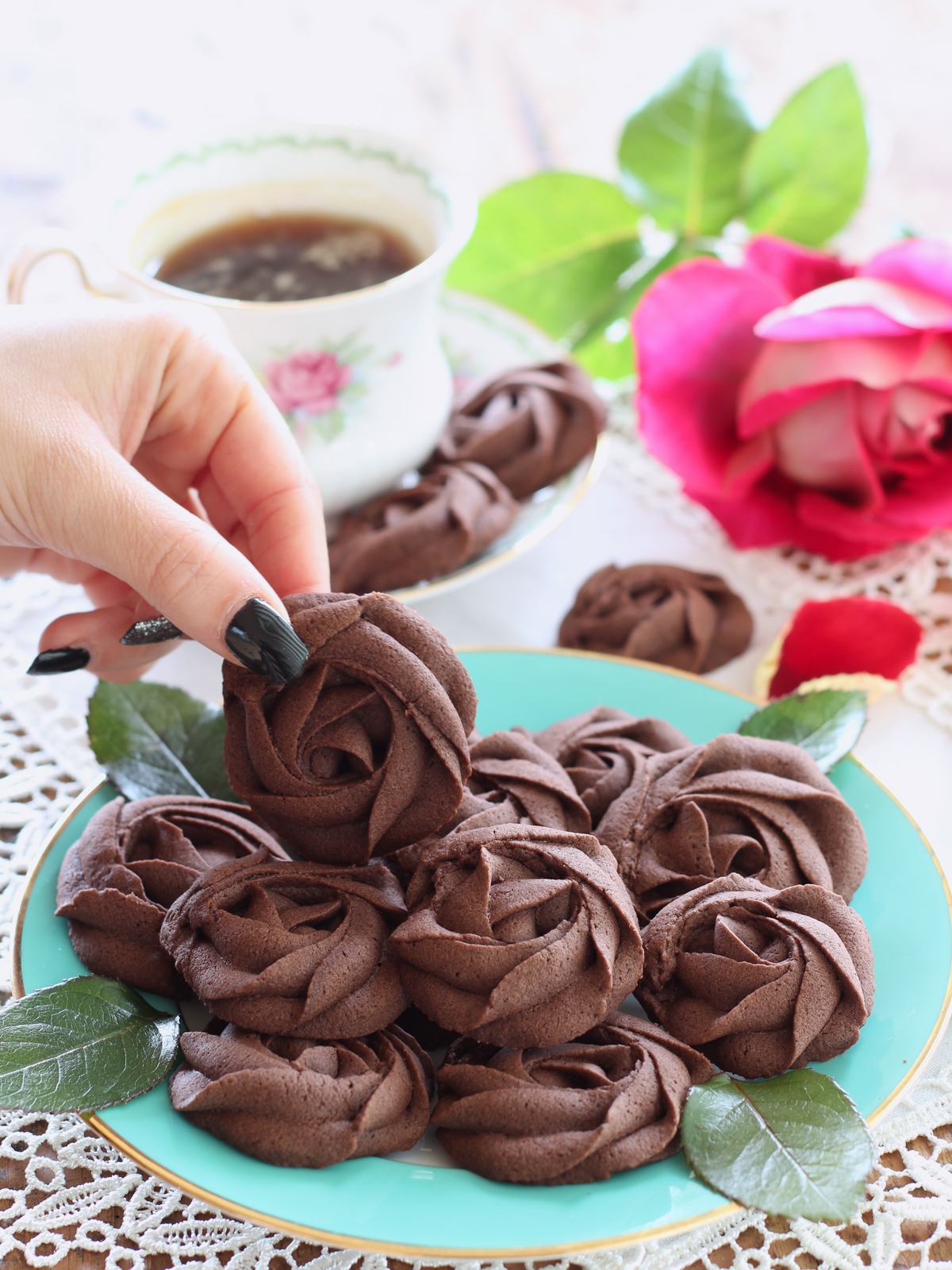Rose di frolla montata al cioccolato