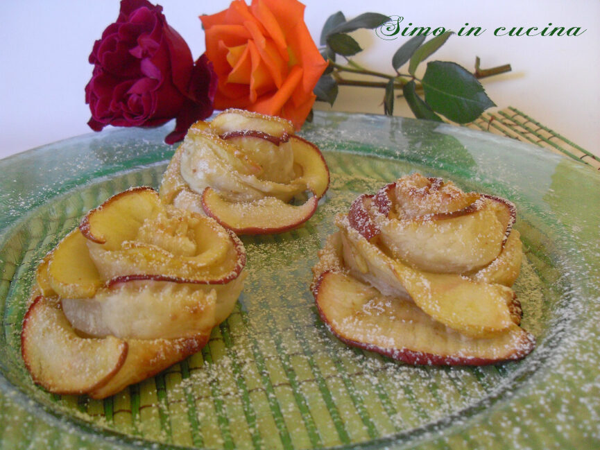 Rose di pasta sfoglia alle mele