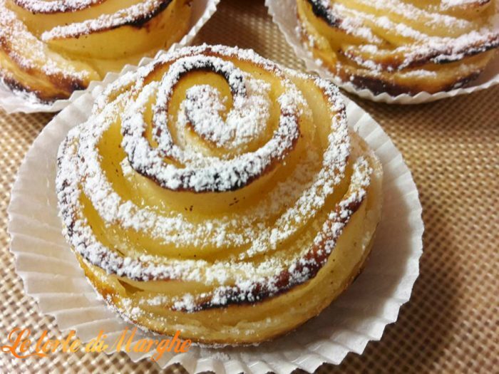 Rose di pasta sfoglia con le mele