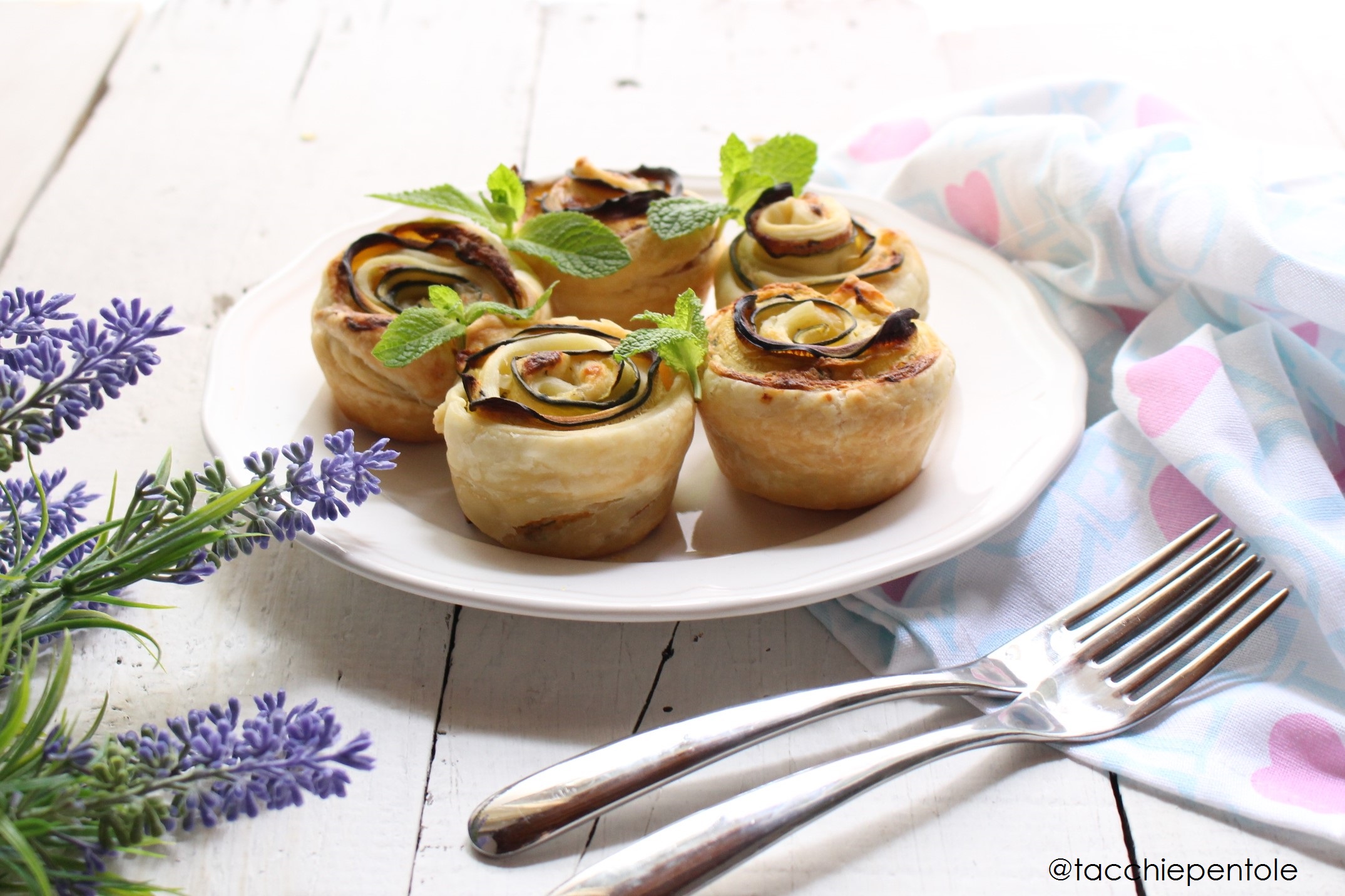 ROSE DI SFOGLIA E ZUCCHINE