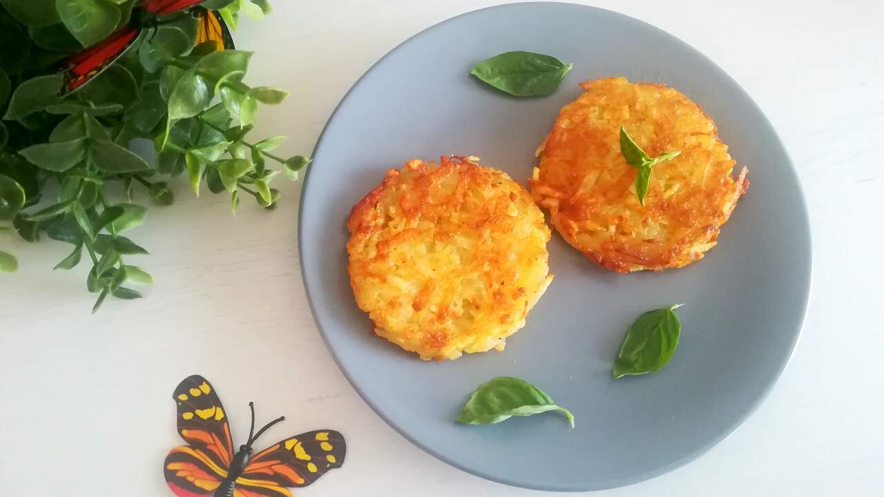 Rosti di patate: frittelle veloci senza farina e uova