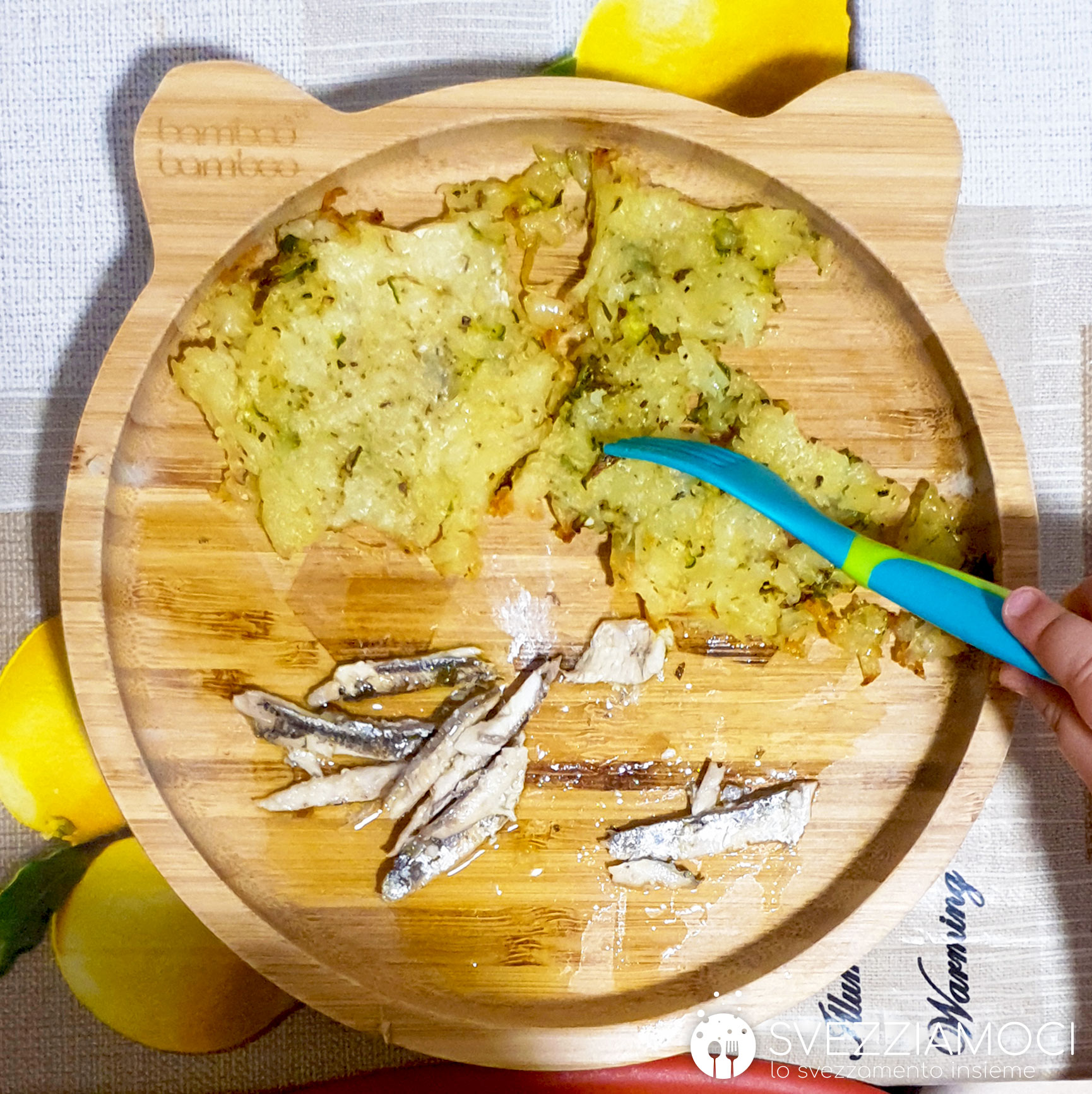 Rosti di zucchine e patate con acciughe al limone