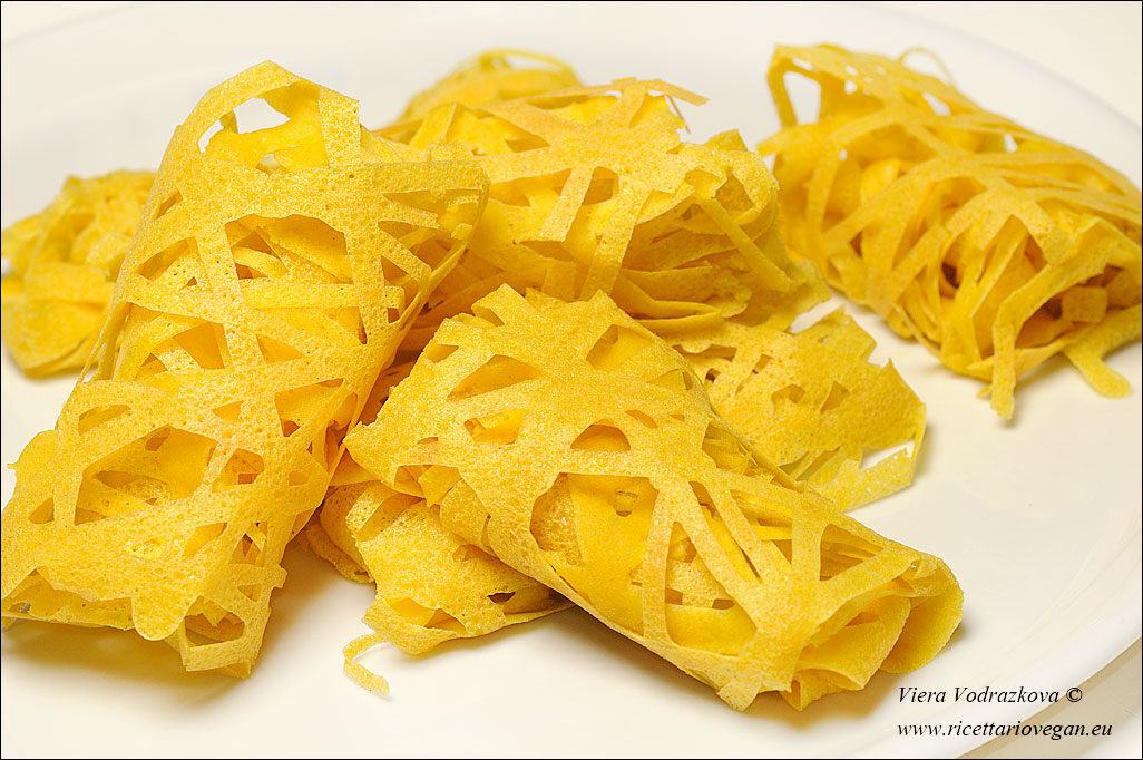 Roti jala della malesia- malaysian net pancakes con curry