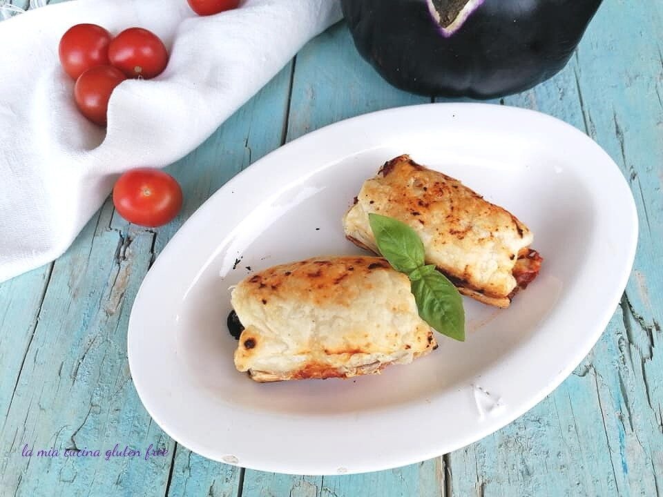 Rotoli di pasta sfoglia con melanzane