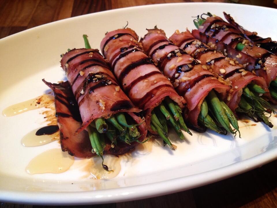 Rotolini di fagiolini e prosciutto di praga