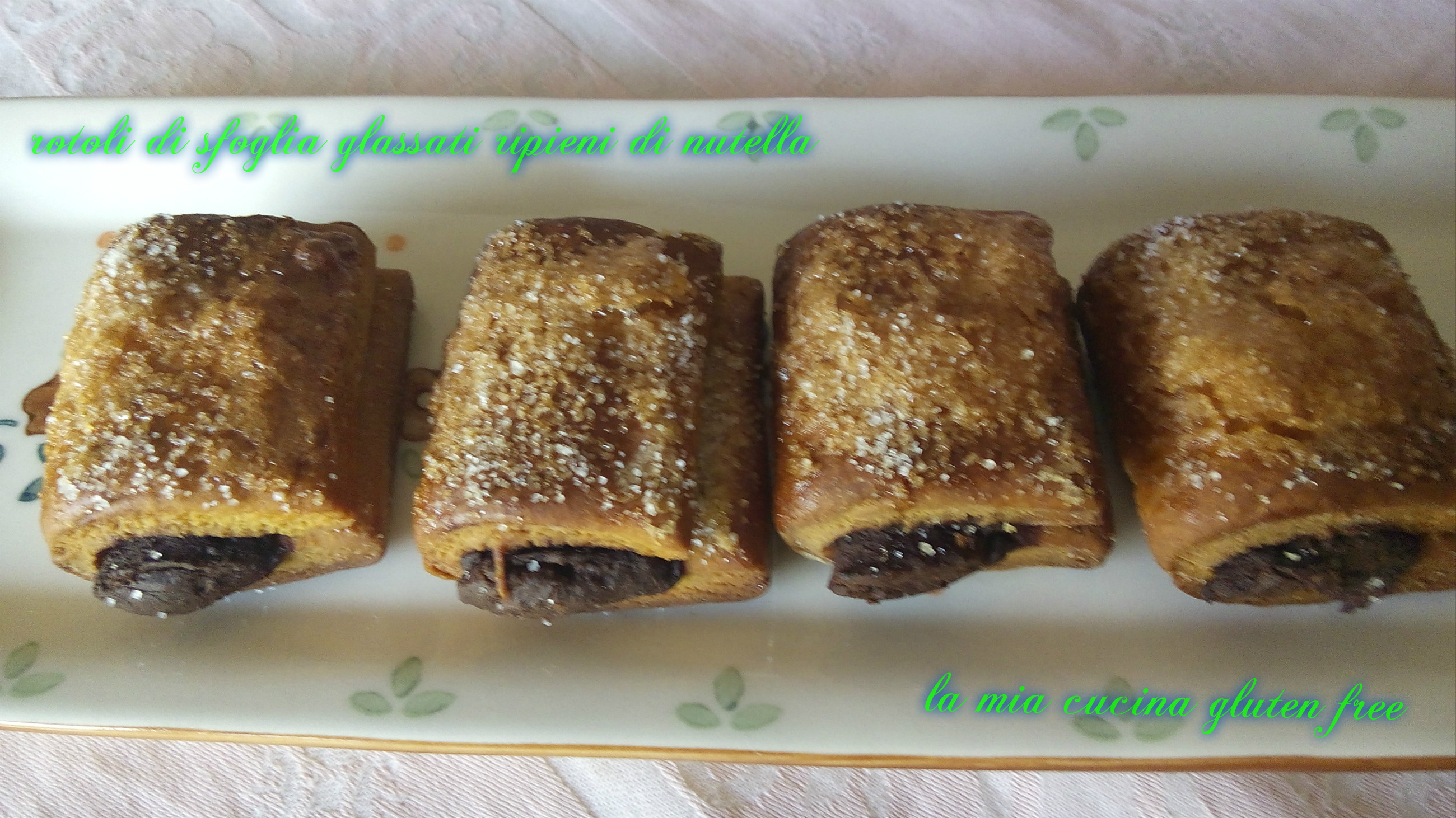 Rotolini di sfoglia glassati ripieni di nutella