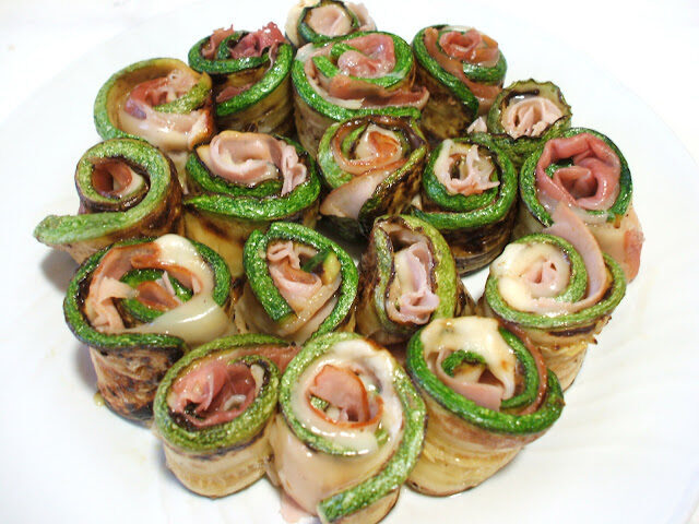 Rotolini di zucchine, prosciutto di praga e formaggio