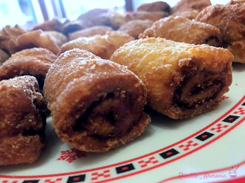 Rotolini fritti alla nutella