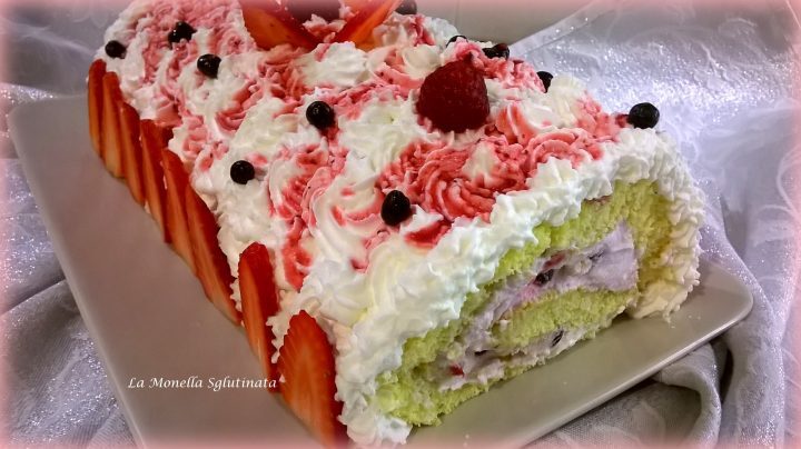 Rotolo ai frutti di bosco e panna senza glutine