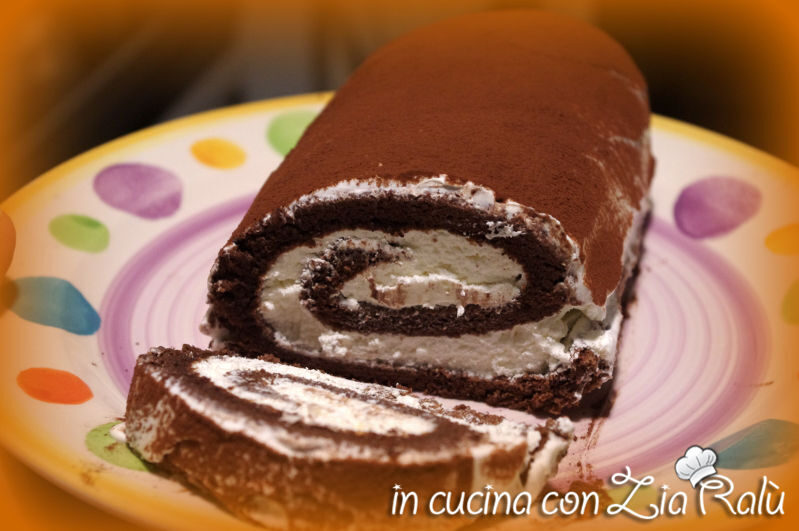 Rotolo al cacao con crema alla vaniglia