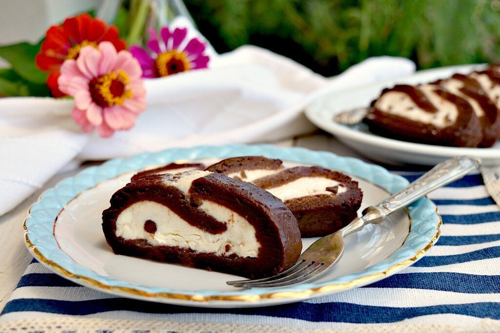 Rotolo al cioccolato senza cottura, facile e veloce!