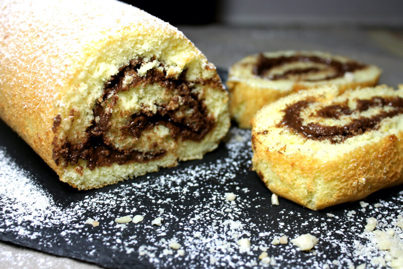 Rotolo alla crema di cioccolato e mandorle