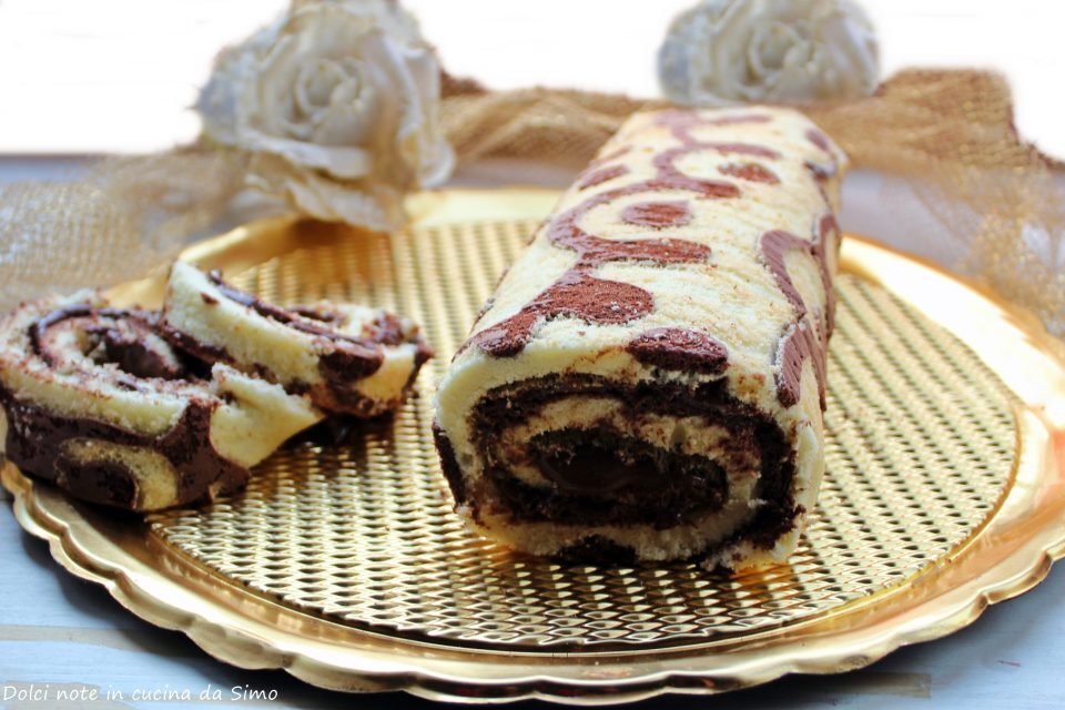 Rotolo alla crema nocciolata decorato