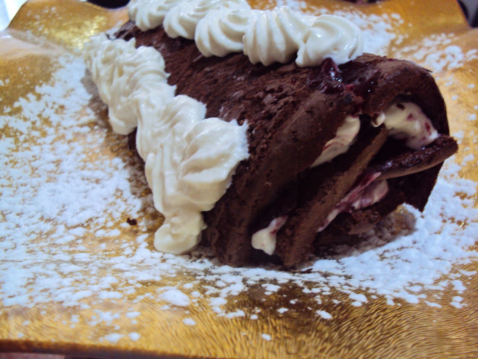 Rotolo di cioccolato farcito