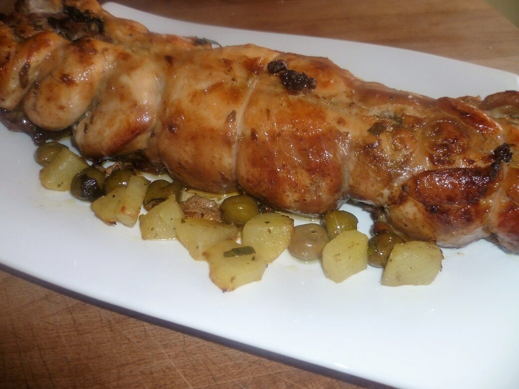 Rotolo di coniglio con carne trita e salsiccia