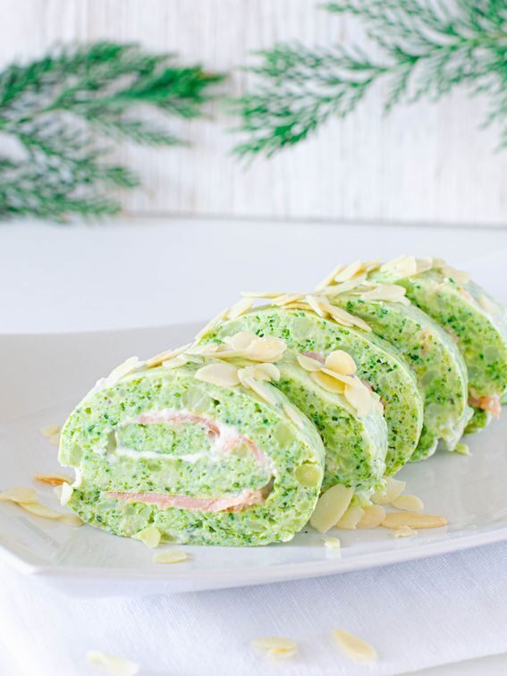 Rotolo di frittata al forno con broccoli e salmone affumicato