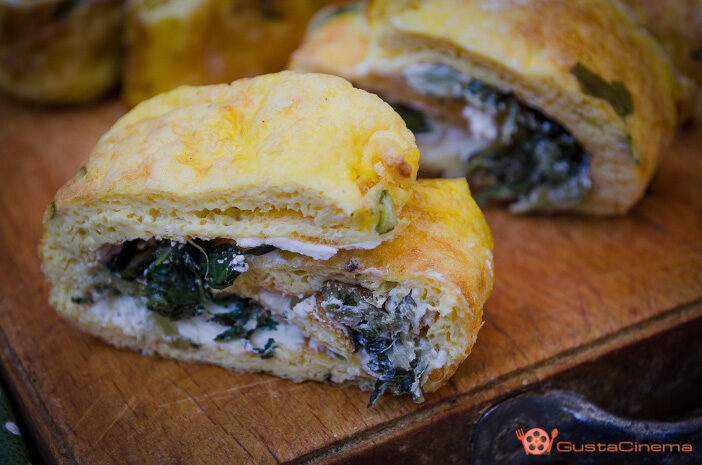 Rotolo di frittata al forno ripieno di formaggio e verdure