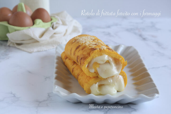 Rotolo di frittata farcito con i formaggi