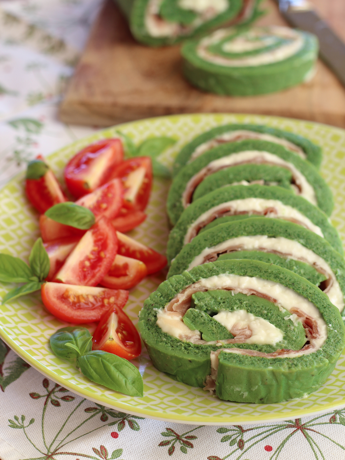 Rotolo di Frittata verde con Speck e Crescenza