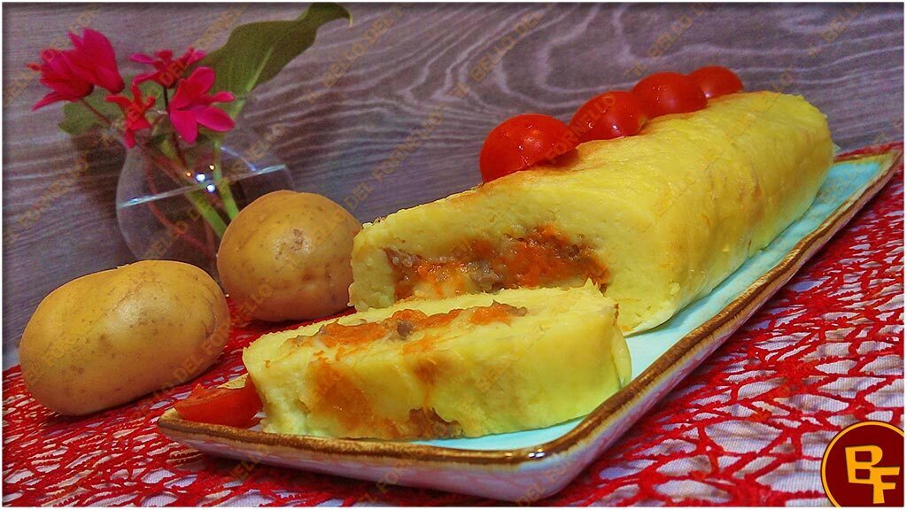 Rotolo di patate con salsiccia e zucca