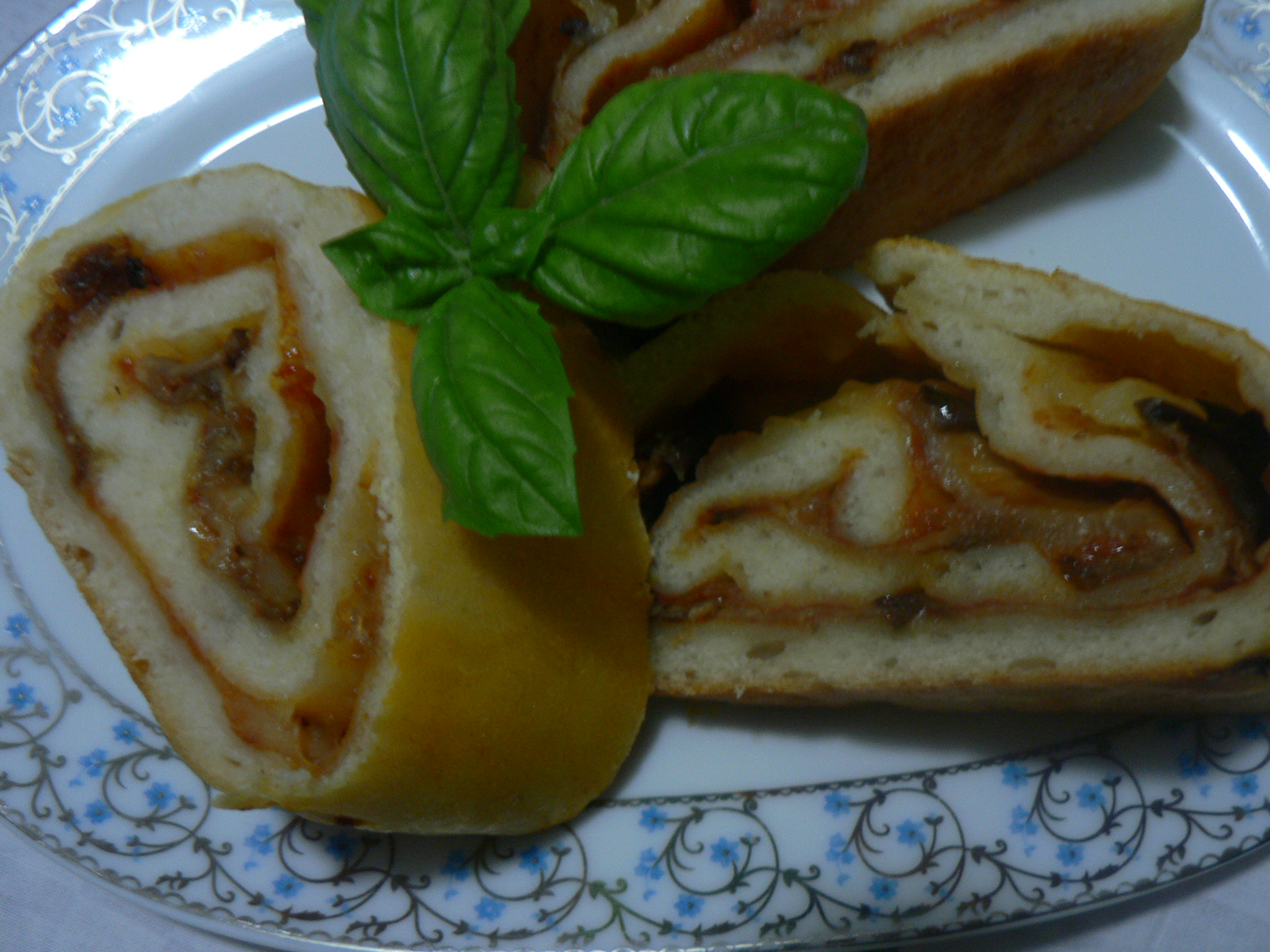 Rotolo di pizza alla parmigiana | noi due in cucina