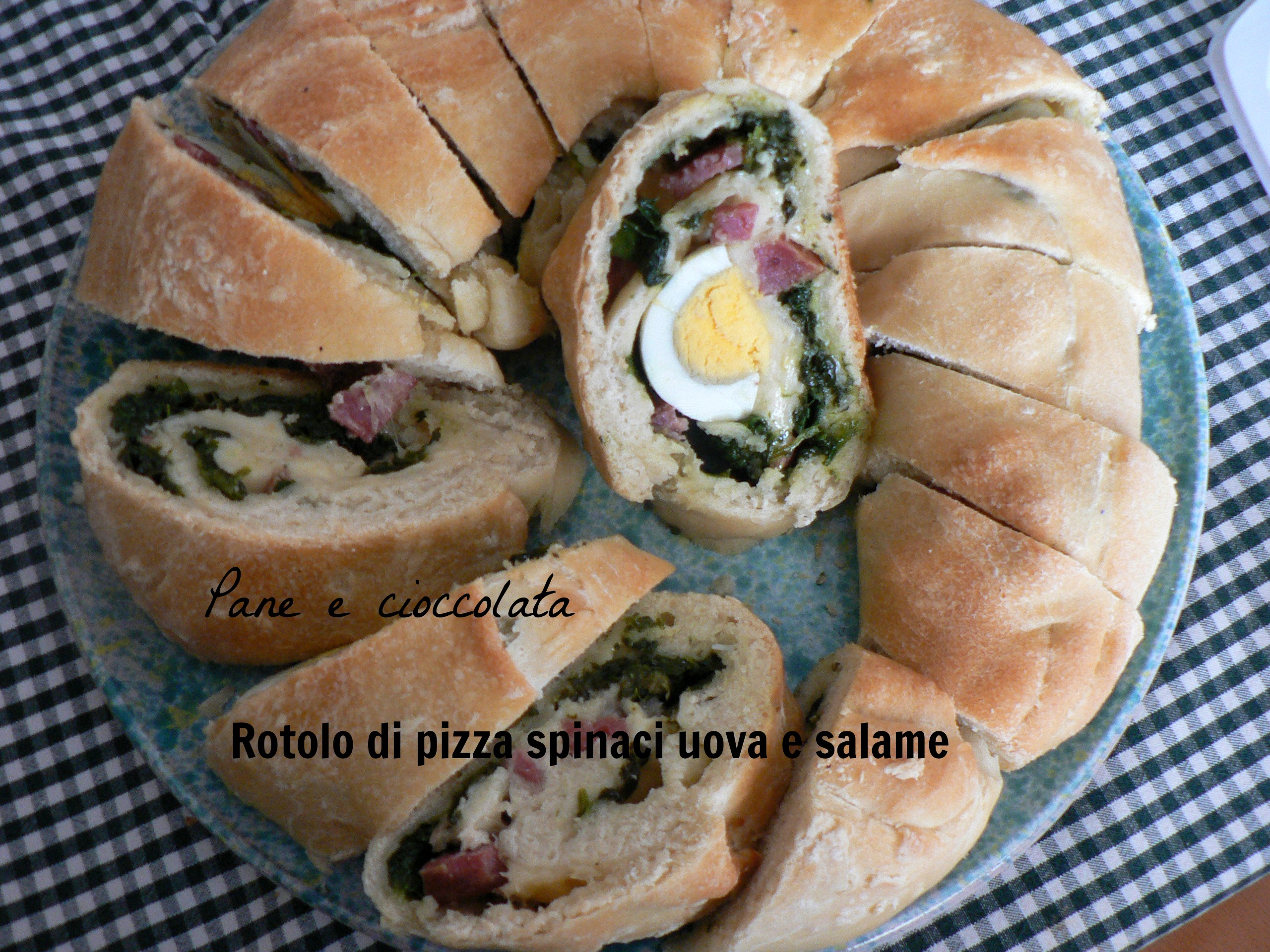 Rotolo di pizza spinaci uova e salame