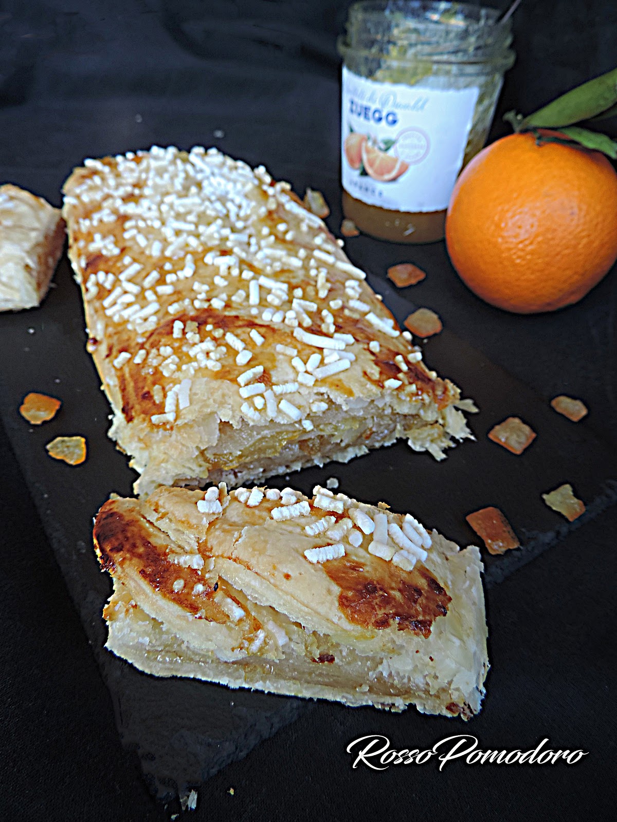 Rotolo di sfoglia alla marmellata e arancia candita