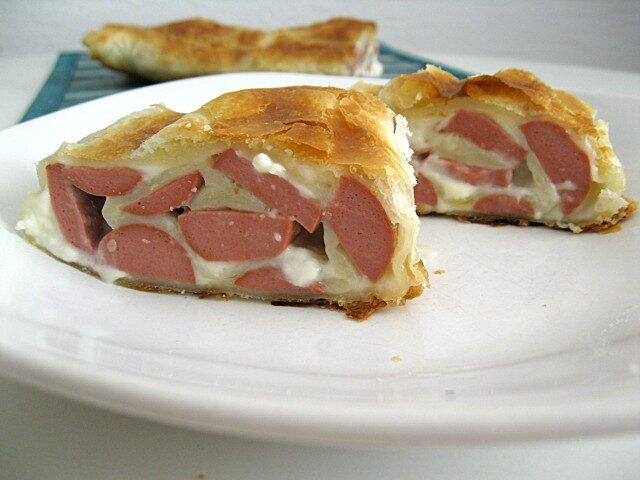Rotolo di sfoglia, wurstel, stracchino