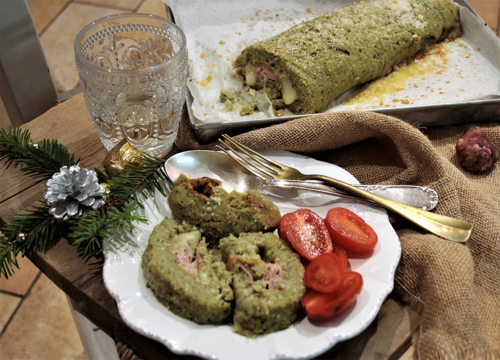 Rotolo di verdure e uova ripieno di cotto e scamorza