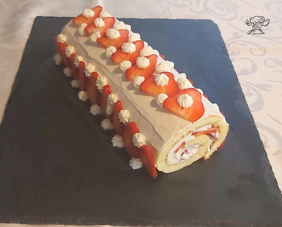 Rotolo mascarpone panna e fragole con bimby