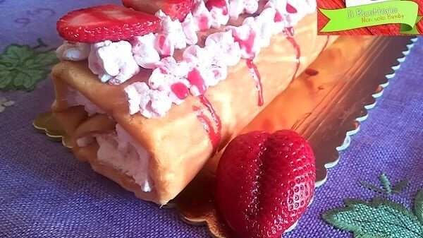 Rotolo panna e fragole con e senza bimby
