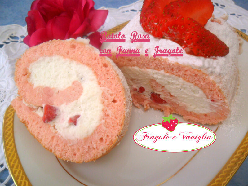 Rotolo rosa con panna e fragole