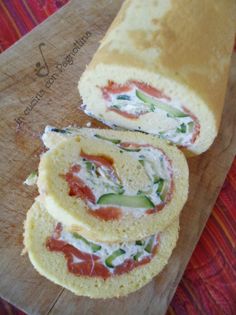 Rotolo salato con salmone, ricotta e zucchine