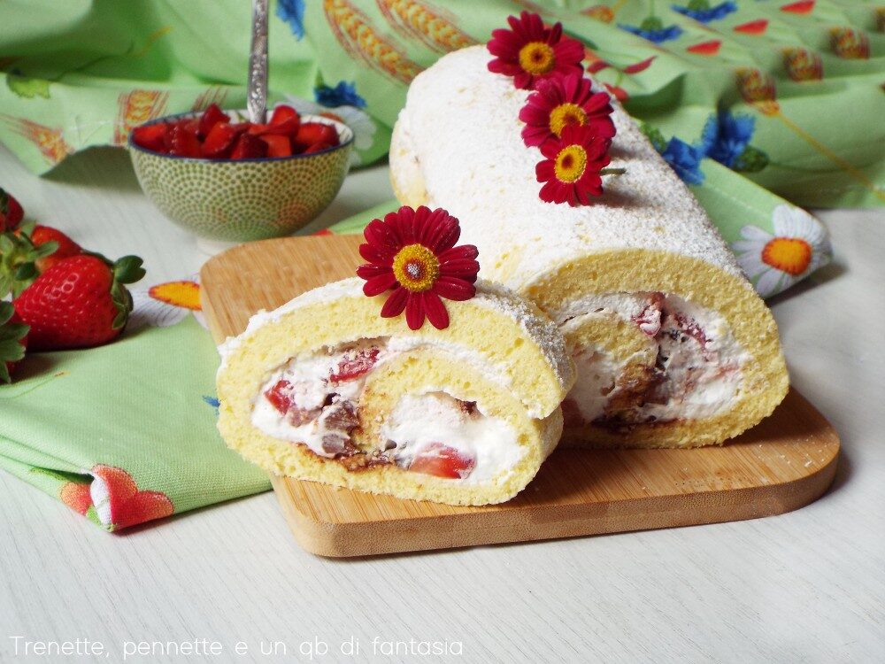 Rotolo soffice panna, fragole e nutella